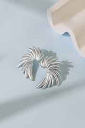 Heliophilia Silver Pendientes de Metal Plataza de 2 pulgadas con Cierre de Gancho